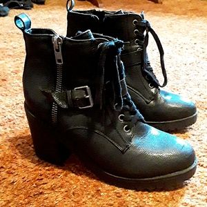 Black, size 8.5, Rampage boots.